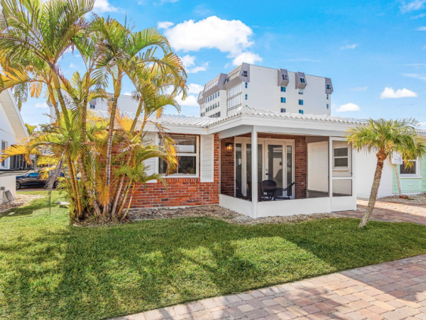 Beachside Vacation Retreat - Great Amenities
